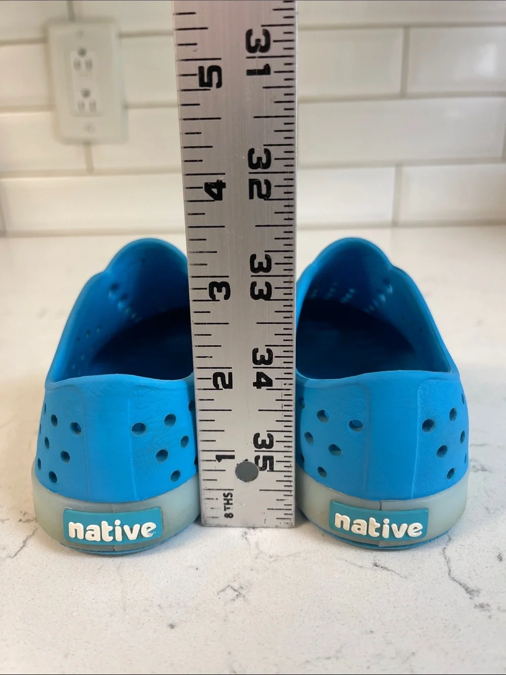 Native Jefferson Sugarlite Glow - Wave Blue / Glow Kids Water Shoes Size 9